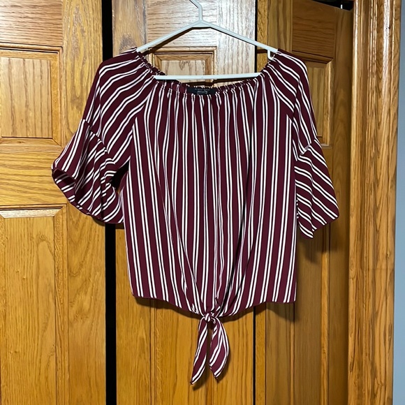 Like new Cinched-elastic top blouse. Can be worn around shoulders as well. - Picture 1 of 3